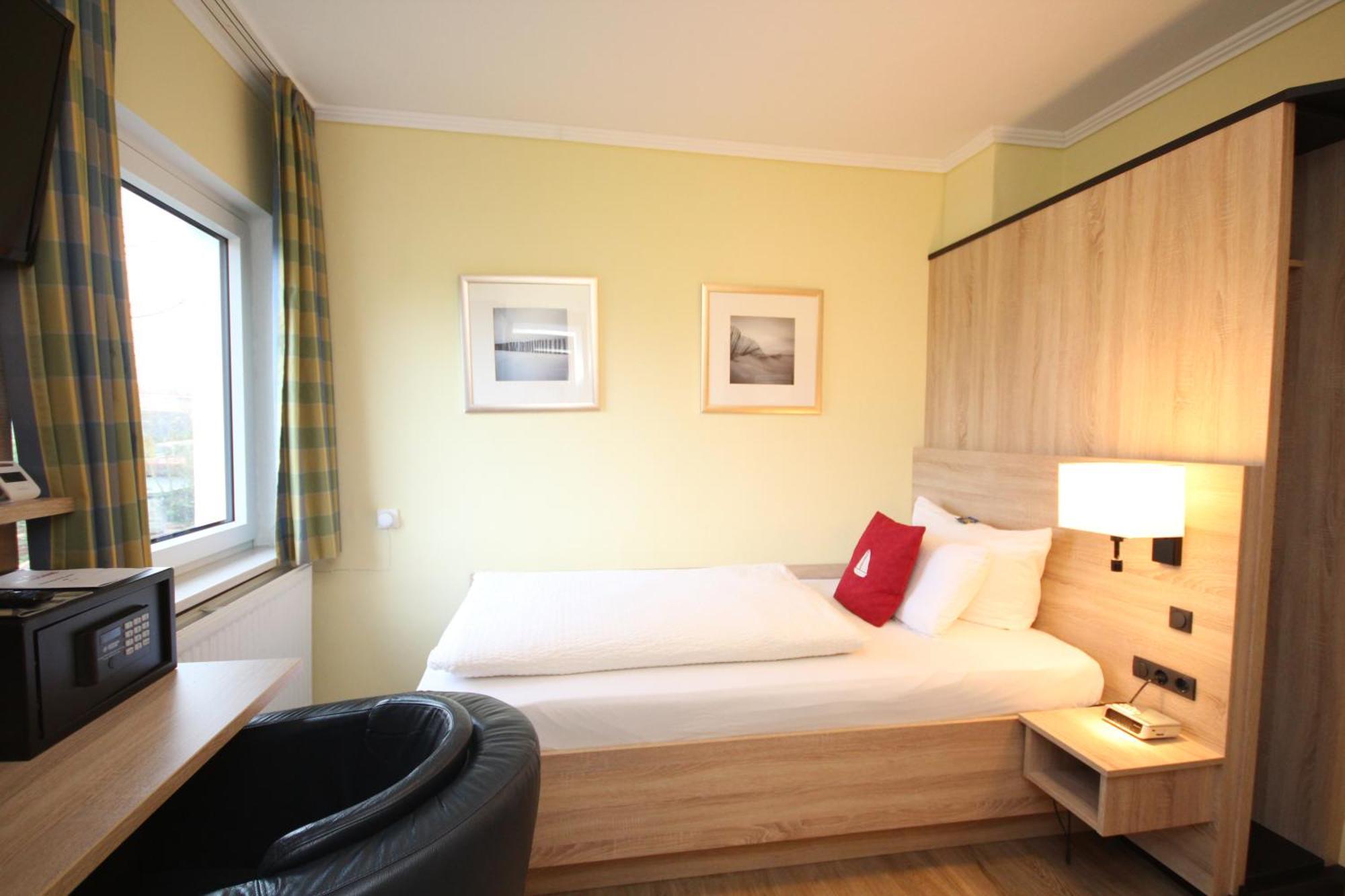 Hotel Morgensonne Garni Бюзум Экстерьер фото