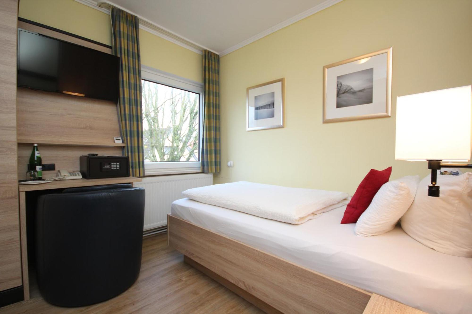 Hotel Morgensonne Garni Бюзум Экстерьер фото